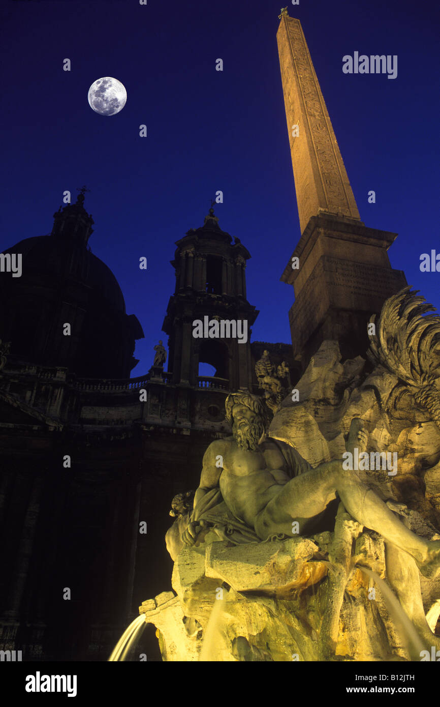 La Fontana dei Quattro Fiumi PIAZZA NAVONA Roma Italia Foto Stock