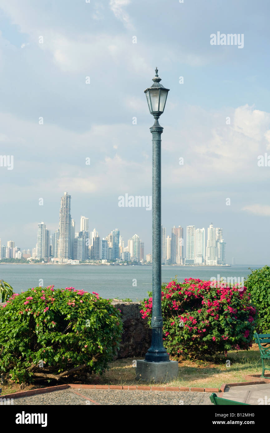 Lanterna skyline del centro dal casco antiguo SAN FILIPE PANAMA PANAMA Foto Stock