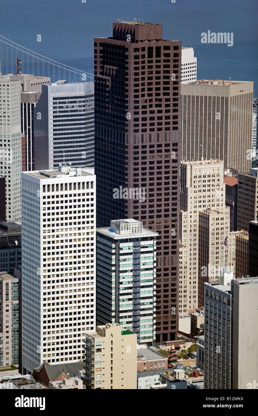 Al di sopra dell'antenna Bank of America edificio dal quartiere finanziario di San Francisco Foto Stock