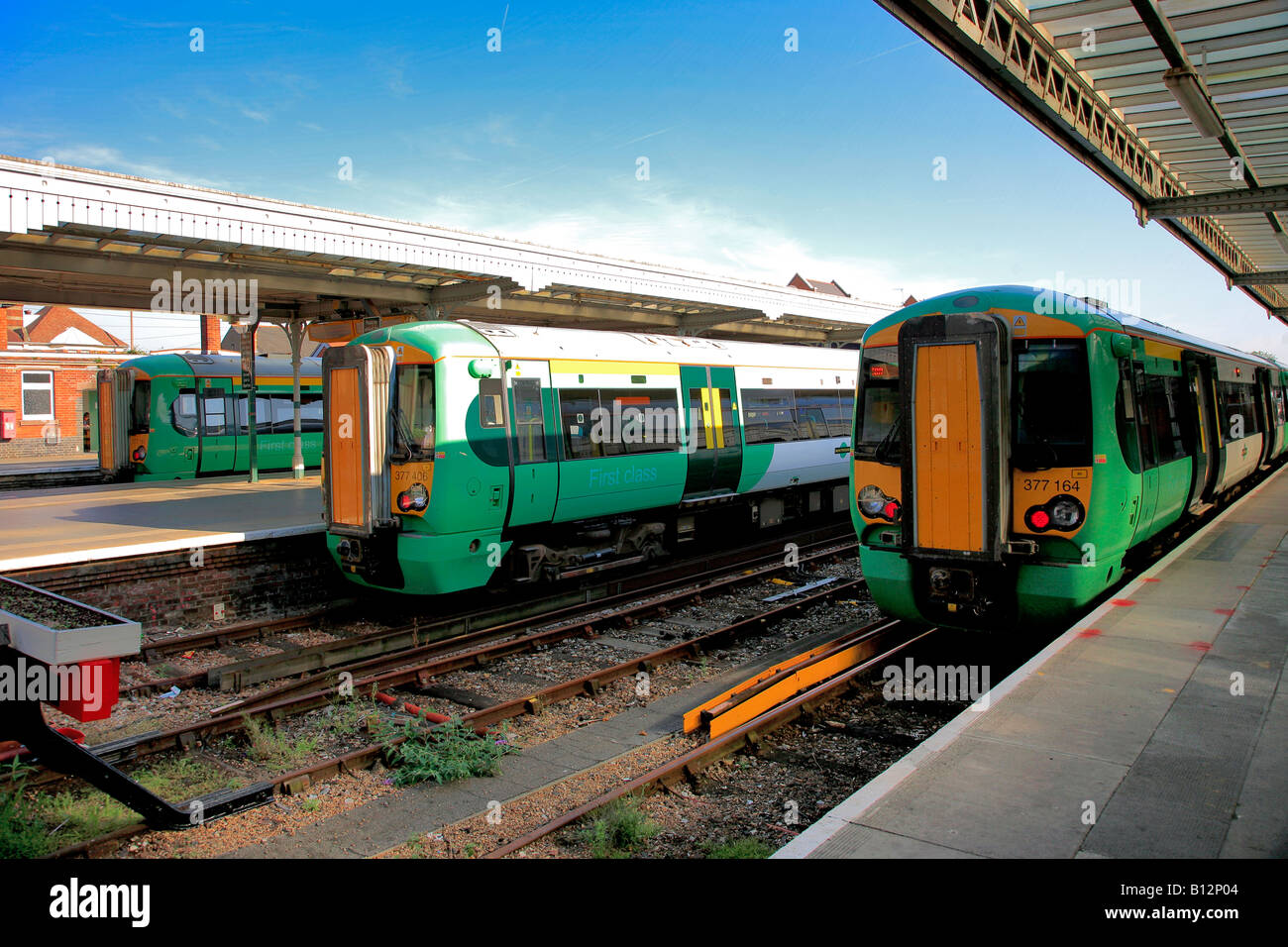 I treni del Sud 377161 377406 377 161 Bognor Station Sussex England Regno Unito Regno Unito Foto Stock