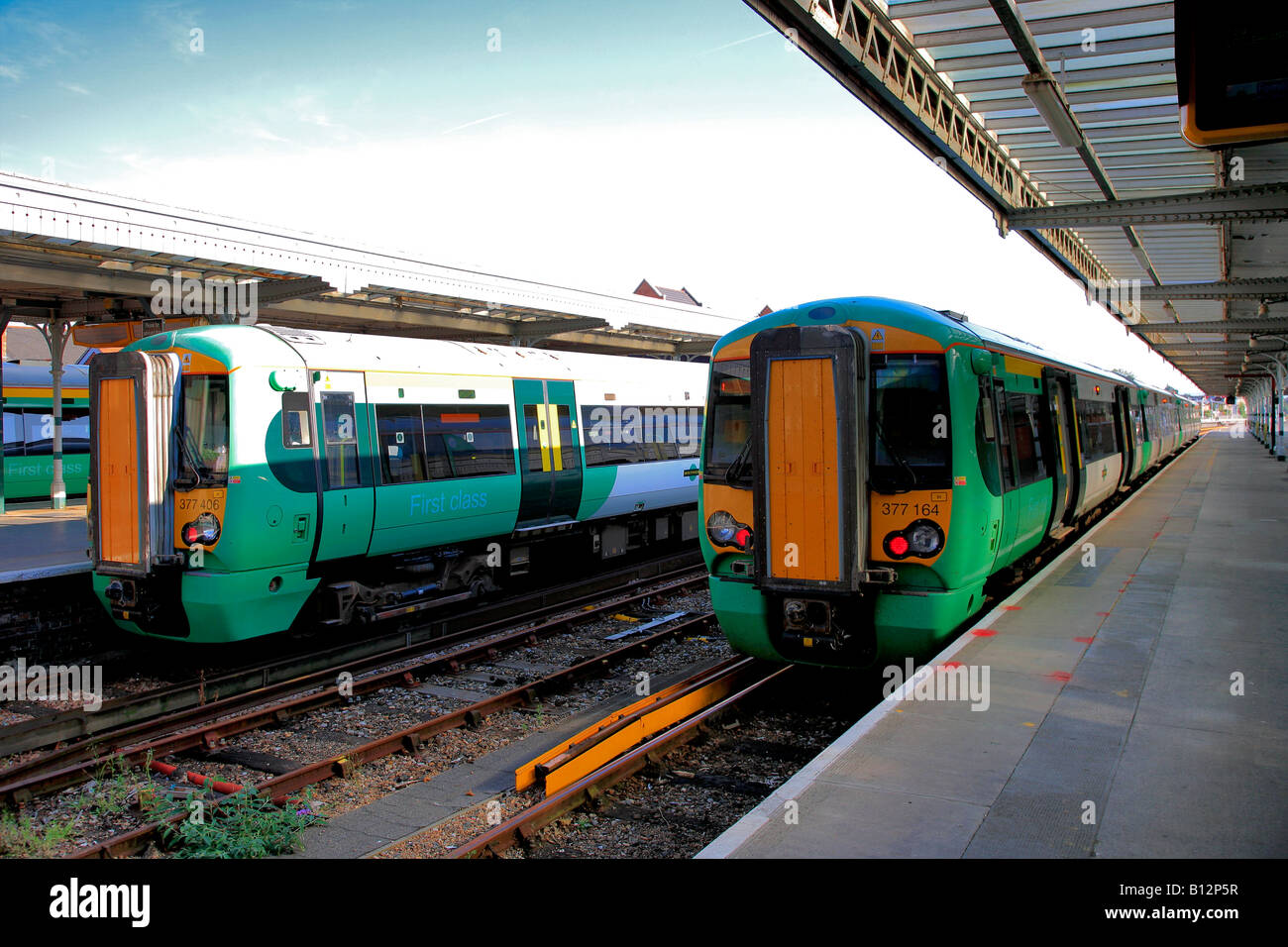 I treni del Sud 377161 377406 Bognor Station Sussex England Regno Unito Regno Unito Foto Stock