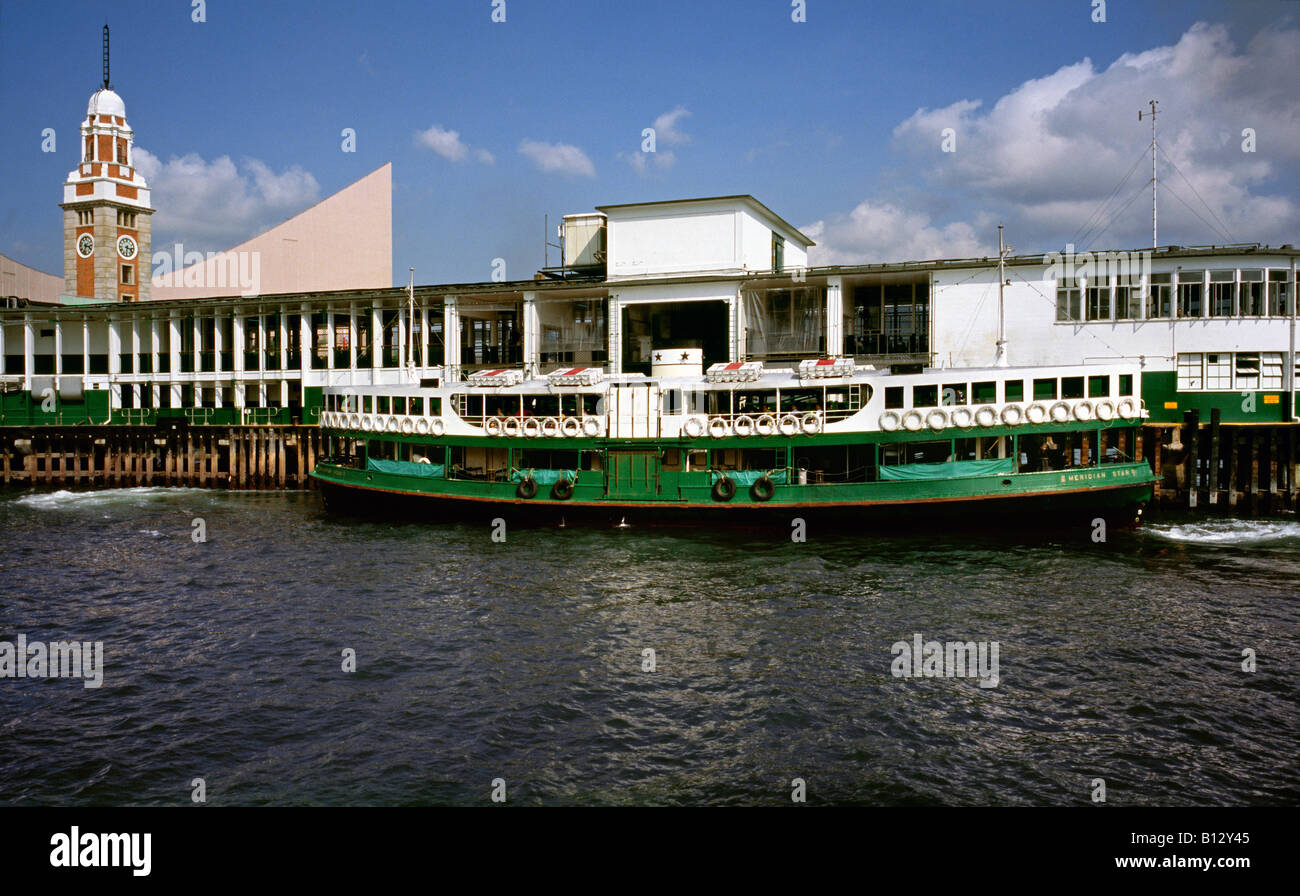 Settembre 5, 2006 - Il meridiano stella a Tsim Sha Tsui Star Ferry Pier a Kowloon in Hong Kong. Foto Stock