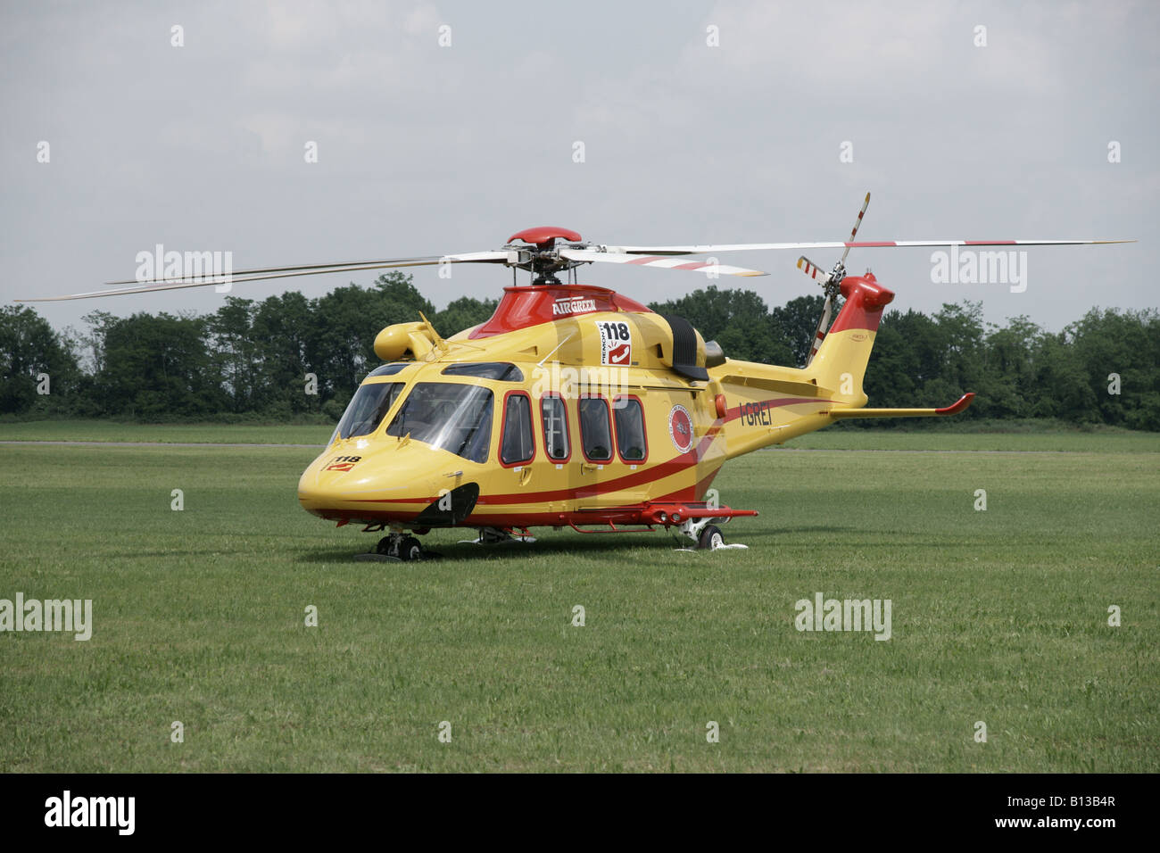 L'elicottero italiano del pubblico servizio di soccorso 118. Foto Stock