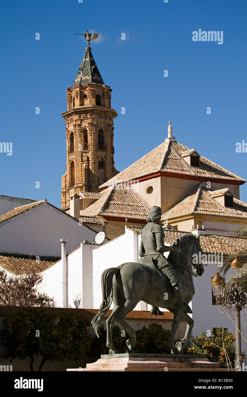 Scultura di Don Fernando Plaza e il convento dell'incarnazione nella monumentale città di Antequera malaga Andalusia Spagna Foto Stock