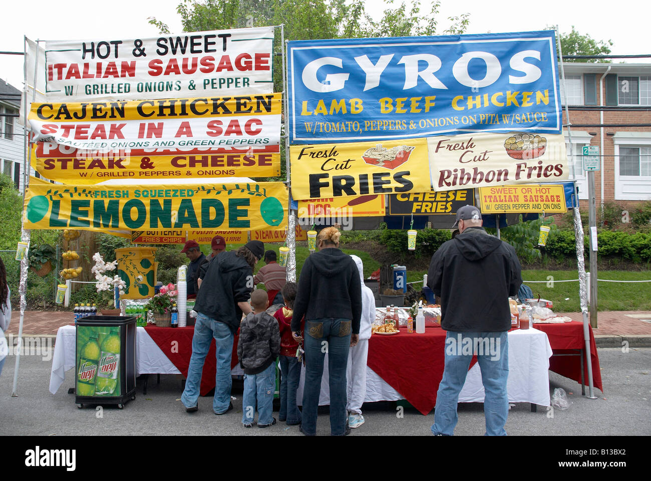 I fornitori a un marciapiede festival in Trentom, Michigan Foto Stock