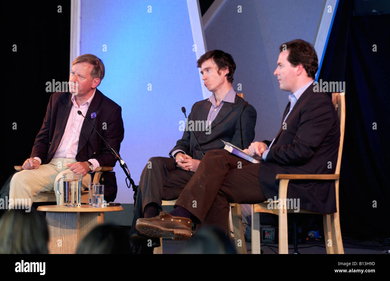 (L-R) Sir Sherard Cowper-Coles, Rory Stewart e George Osborne MP discutere Afghanistan presso il Guardian Hay Festival 2008 Foto Stock