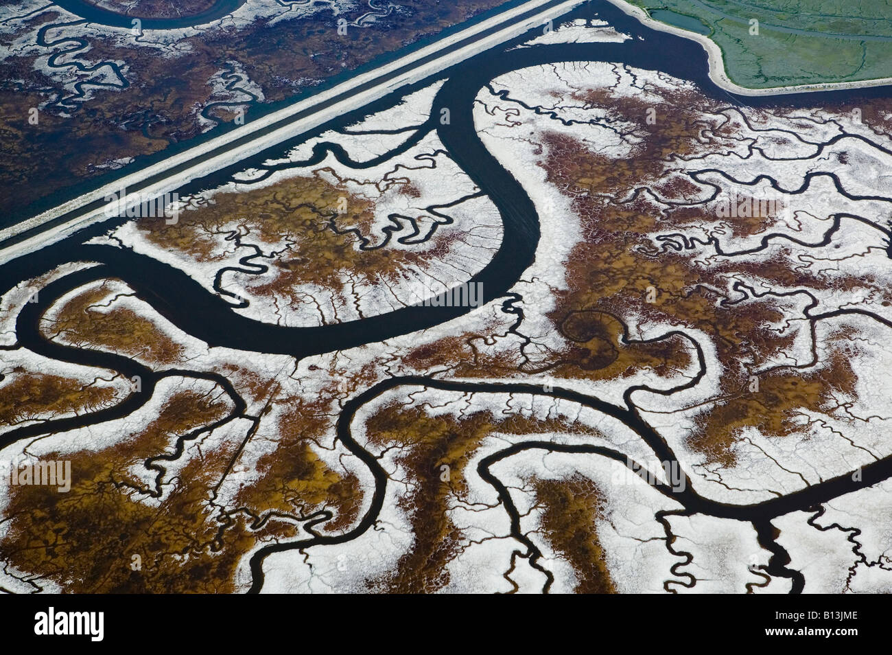 Antenna sopra i canali di marea in Newark California bay salt marsh canali Foto Stock