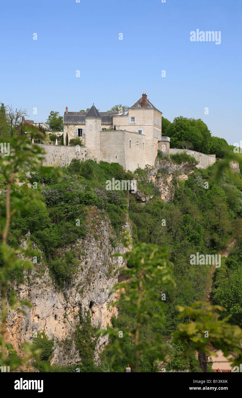 Lo Chateau presso il villaggio di Mailly le Chateau, Borgogna, Francia. Foto Stock