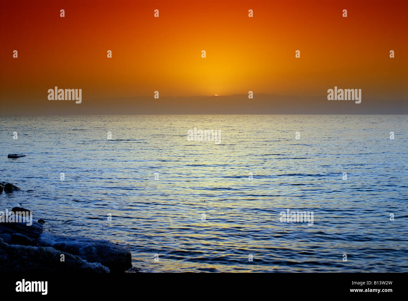 Sun insieme al Mar Morto Giordania Arabia, luogo più basso sulla terra Foto Stock