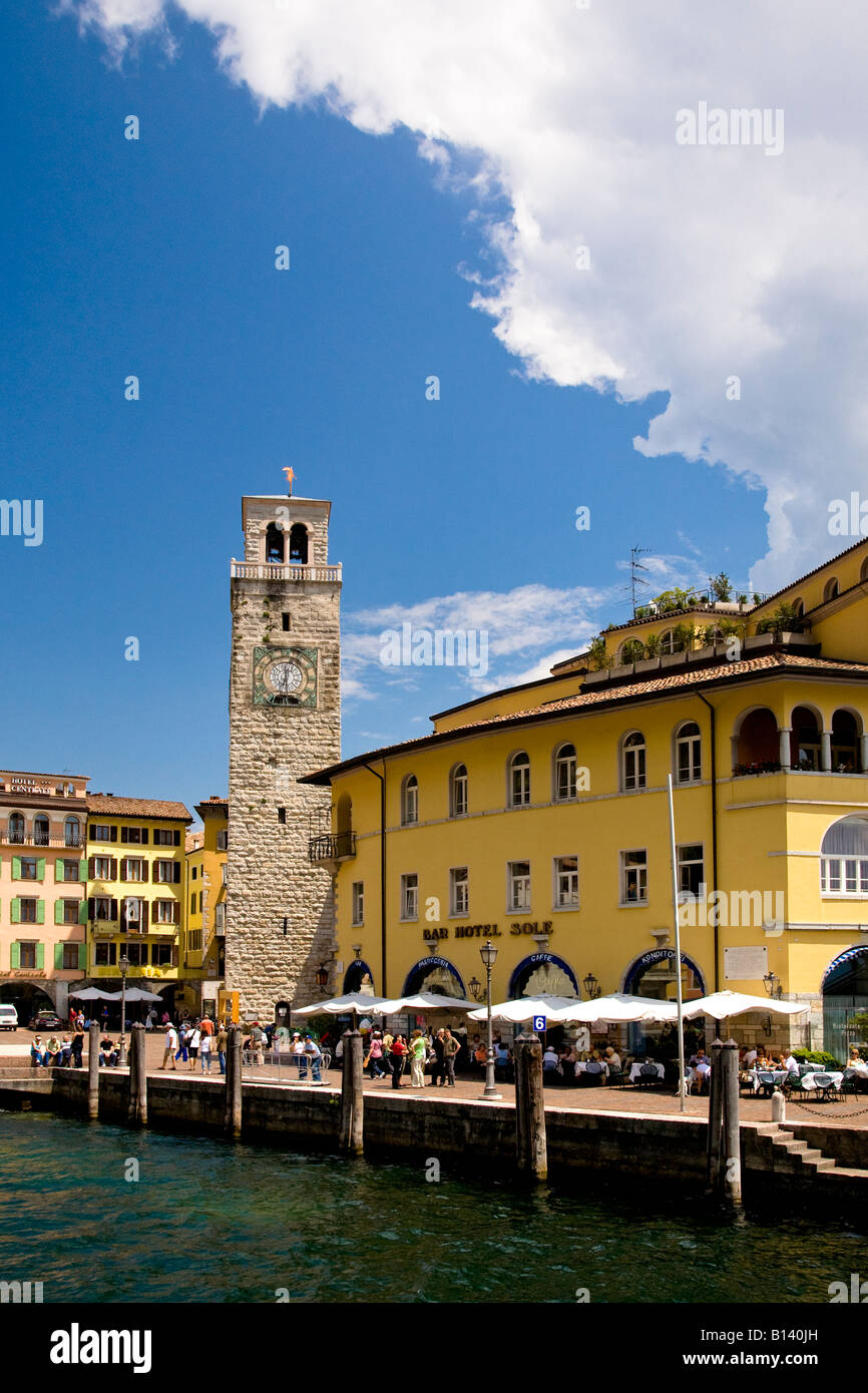 Piazza Catena a Riva del Garda sul Lago di Garda Trentino Alto Adige  Provincia di Trento Italia Foto stock - Alamy