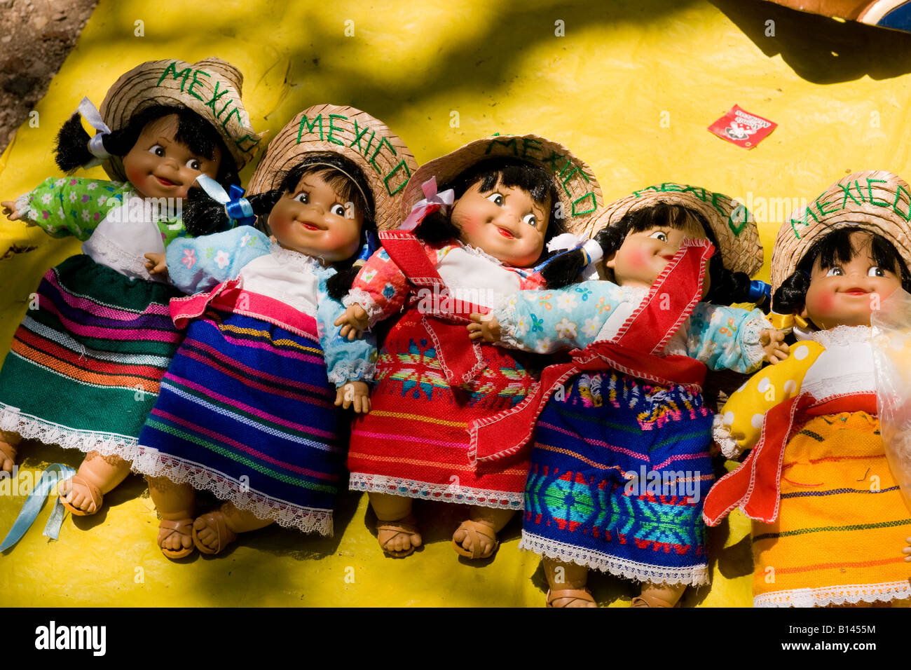 Negozio di souvenir in vendita presso le rovine Maya di Chichen Itza Messico Foto Stock