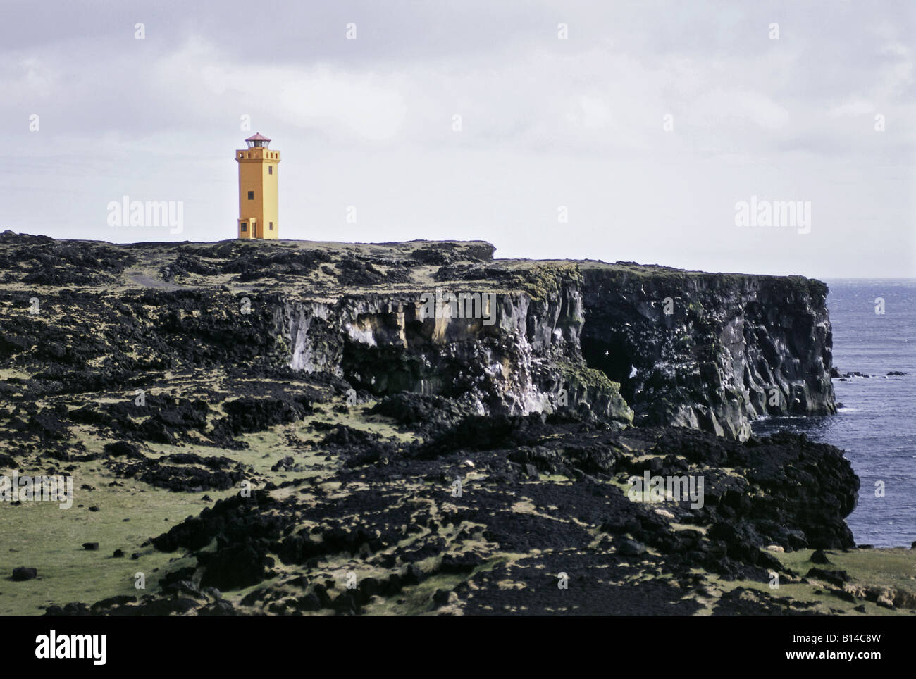 Geografia / viaggi, Islanda, paesaggi, penisola Snaefellsness, faro nel paesaggio di Vulcano, Additional-Rights-Clearance-Info-Not-Available Foto Stock