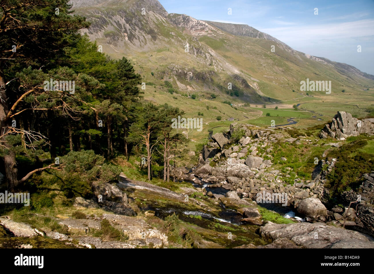 Vista dalla cima Rhaeadr Ogwen (cascata). Parco Nazionale di Snowdonia / Parc Cenedlaethol Eryri Foto Stock