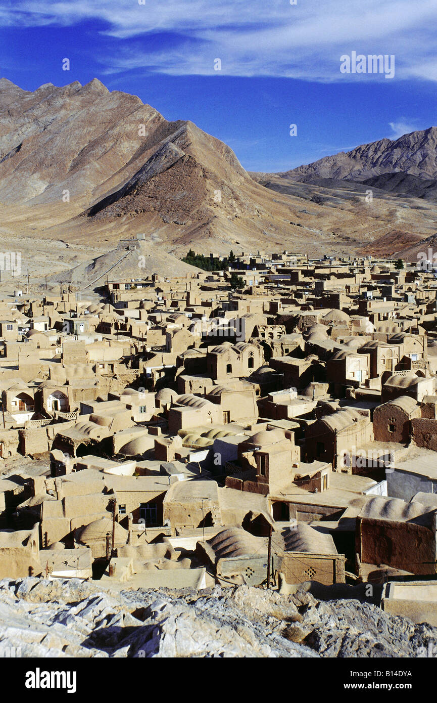 Geografia / viaggi, Iran, Anarak, viste sulla città / cityscapes, panoramica con Kuh-e Darmakil montagne, Additional-Rights-Clearance-Info-Not-Available Foto Stock