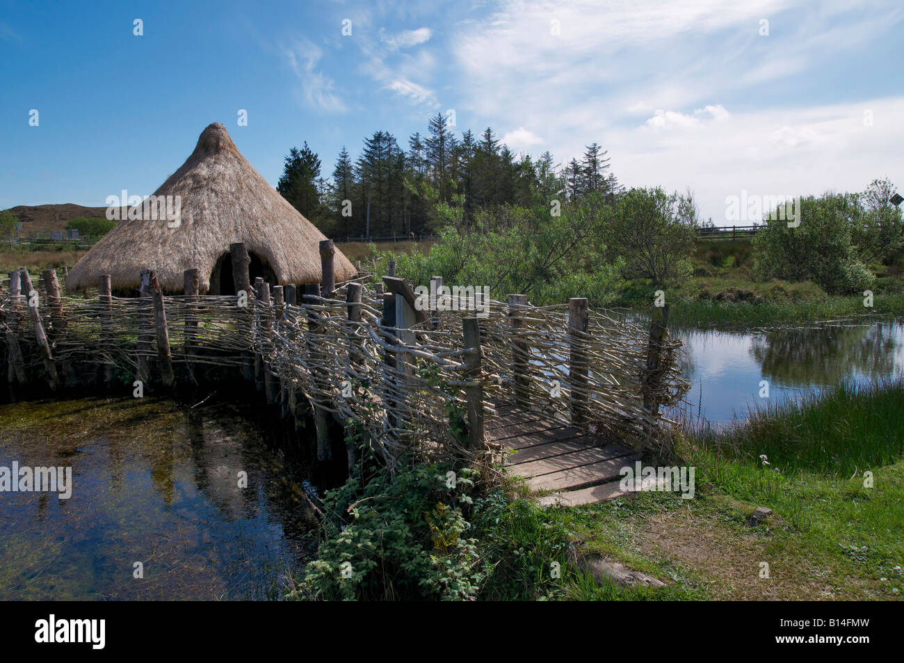 La ricostruzione di età del ferro Crannog Foto Stock