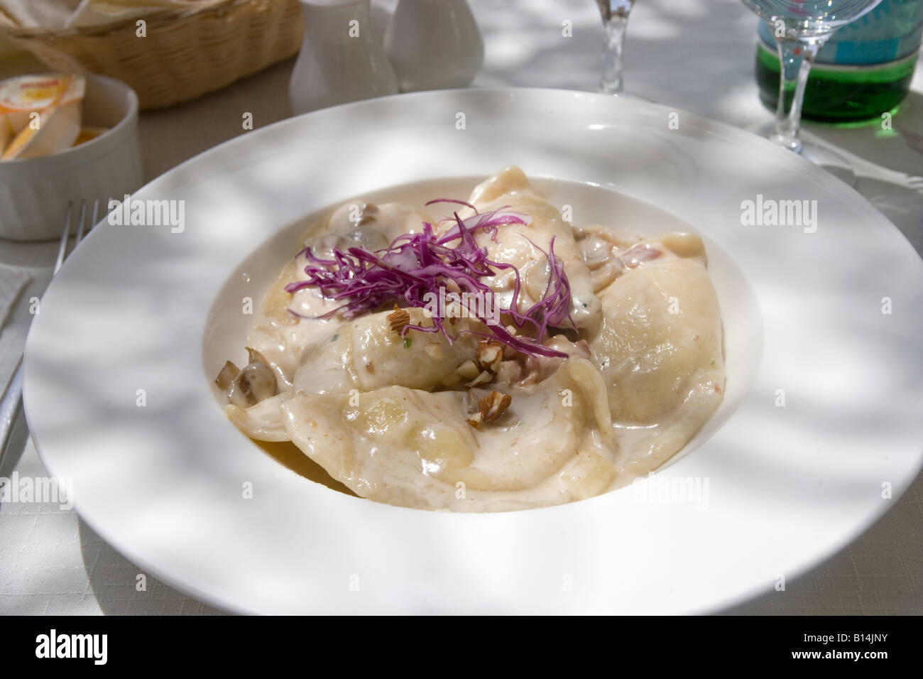 Piatto di ravioli Tatitas Ristorante San Lawrenz Foto Stock