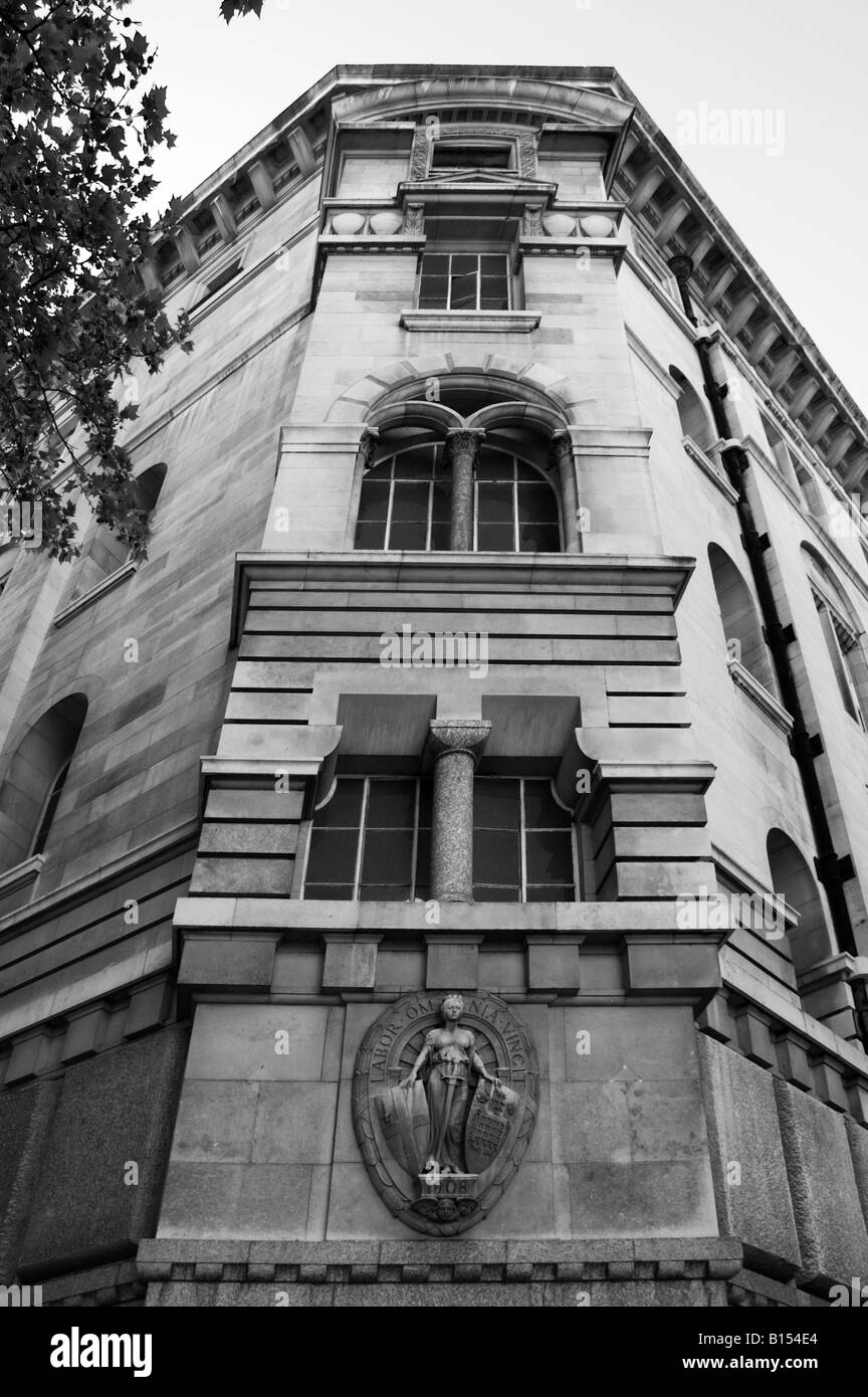 Central Saint Martins College of Art and Design B W l'architettura esterna Central London, Holborn, WC1, Gran Bretagna, Regno Unito e Unione europea Foto Stock