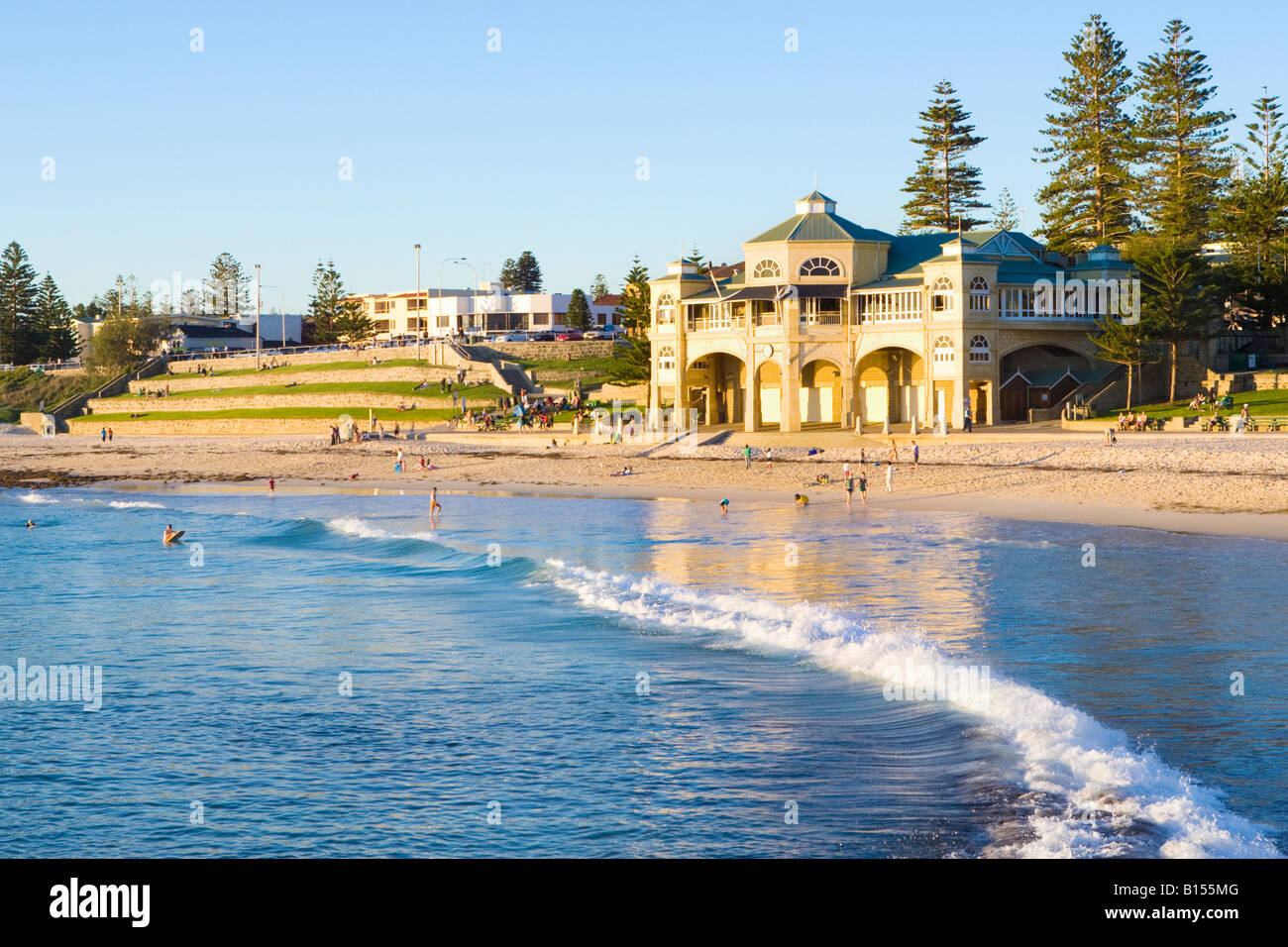 Una rottura di onda a Cottesloe Beach a Perth, Western Australia Foto Stock