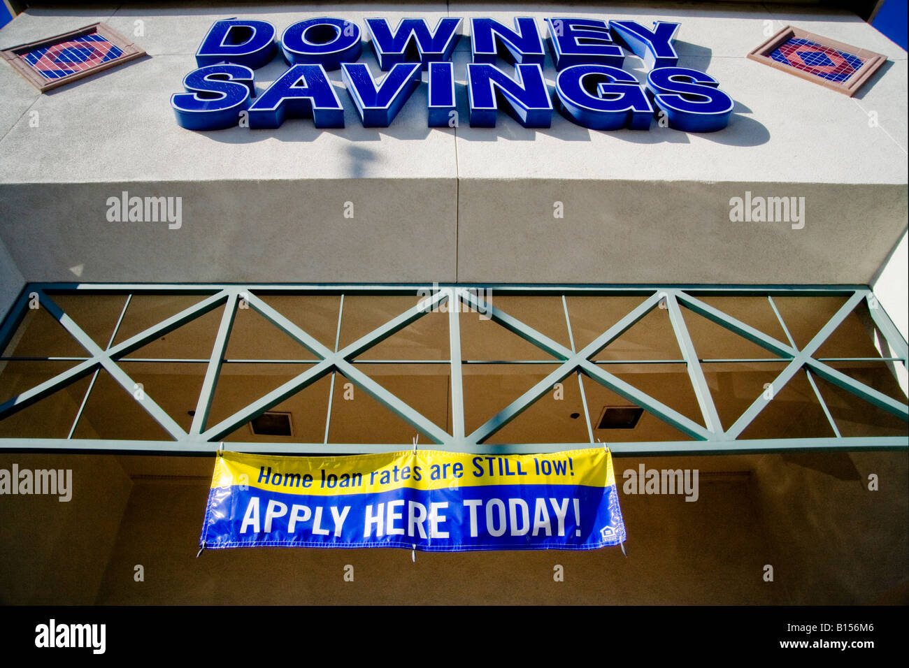 Una banca in una Laguna Niguel CA shopping mall annuncia la disponibilità di prestiti per la casa Foto Stock