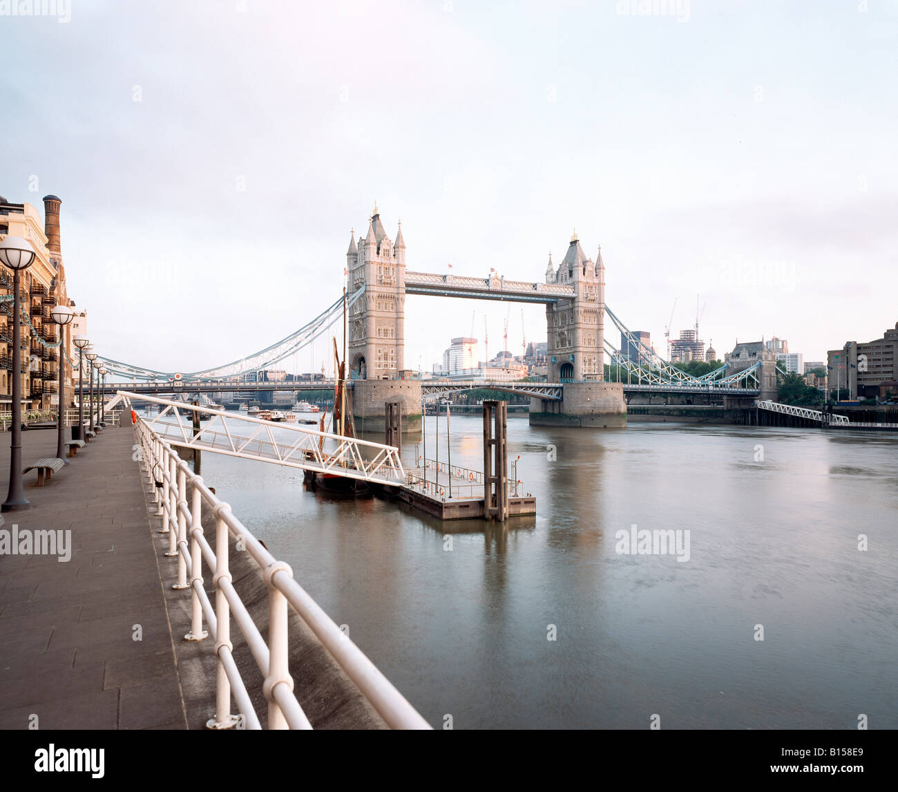 Londra, il Tower Bridge, Totale Foto Stock