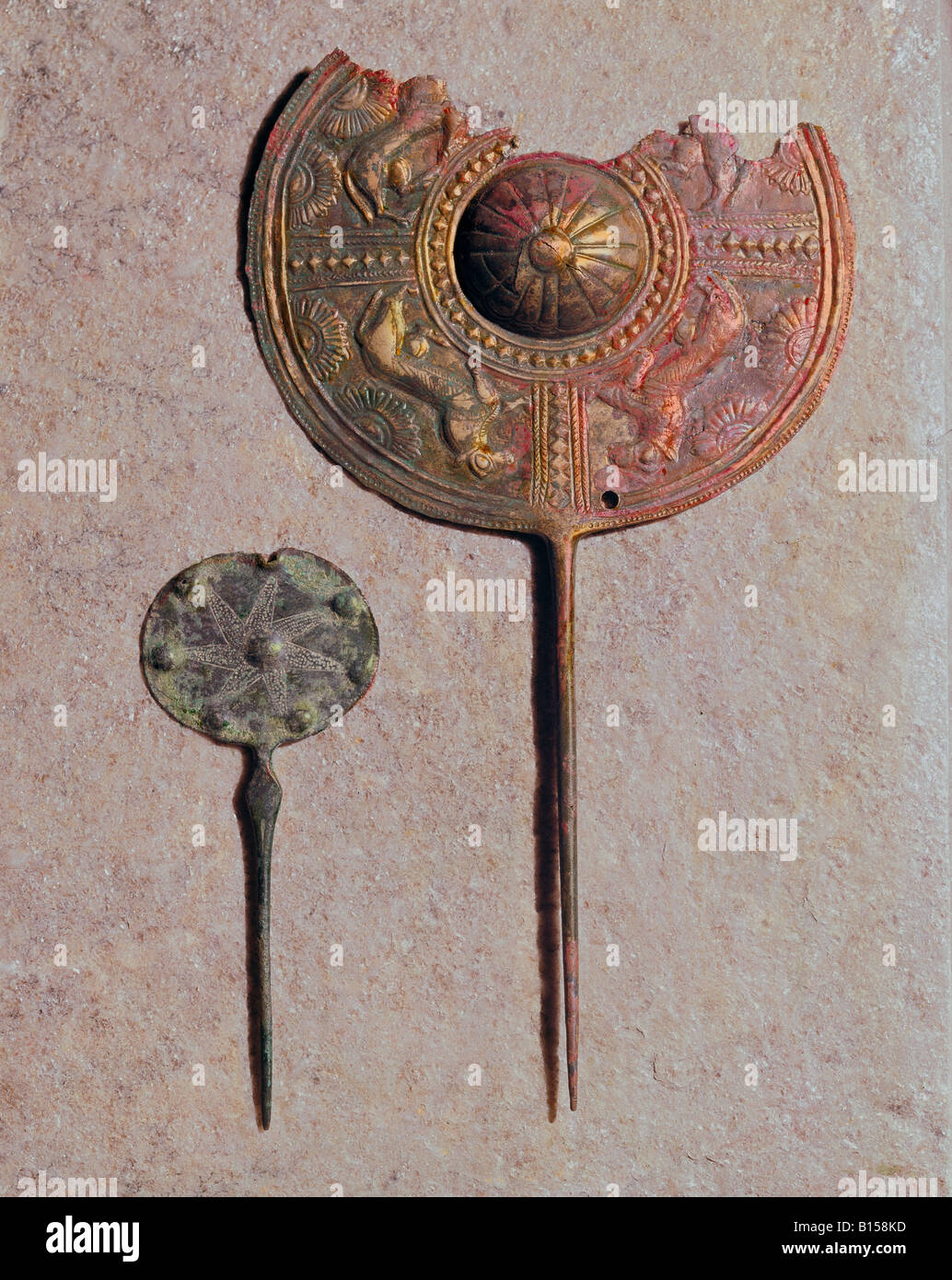 Belle arti, mondo antico, Lorestan, scultura, aghi con perno dics capi, bronzo, 8th/VII secolo a.c., stato raccolta archeologica, Monaco di Baviera, , artista del diritto d'autore non deve essere cancellata Foto Stock