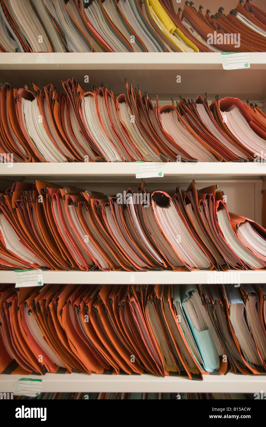 File di informazioni ufficio in la costruzione di un nuovo edificio per uffici. Foto Stock