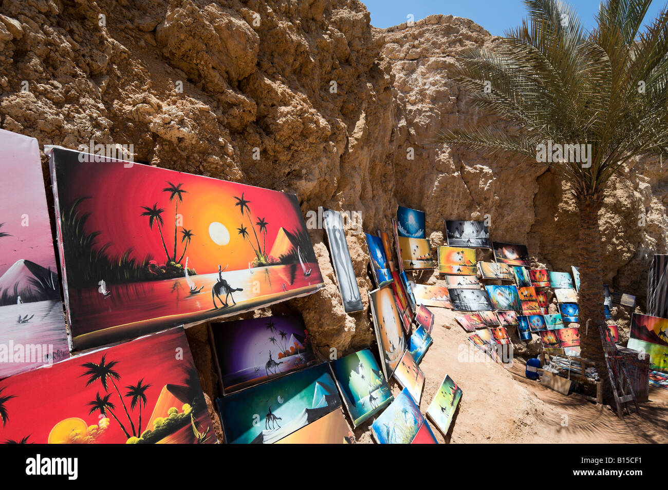 Arte in vendita su una spiaggia di Sharm el-Sheikh, costa del Mar Rosso e Sinai del Sud, Egitto Foto Stock