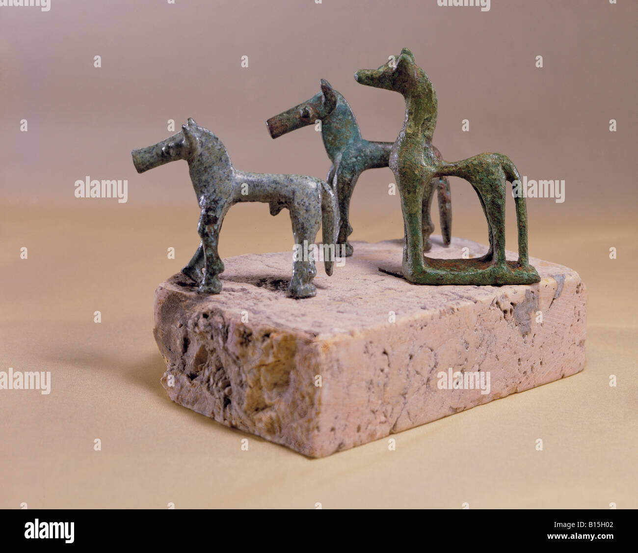 Belle arti, mondo antico, Grecia, scultura, tre cavalli, bronzo, 740 - 720 BC, Badisches Landesmuseum, Karlsuhe, , artista del diritto d'autore non deve essere cancellata Foto Stock