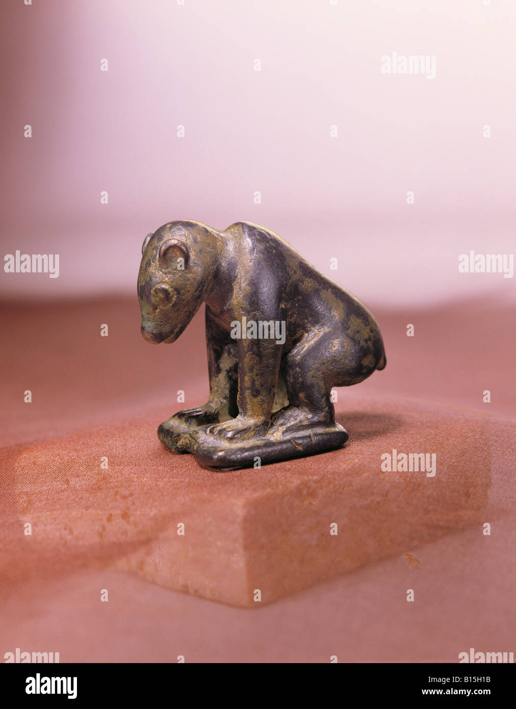 Belle arti, mondo antico, Grecia, scultura, giovane orso, bronzo, del IV secolo A.C. Mildenberg raccolta, , artista del diritto d'autore non deve essere cancellata Foto Stock