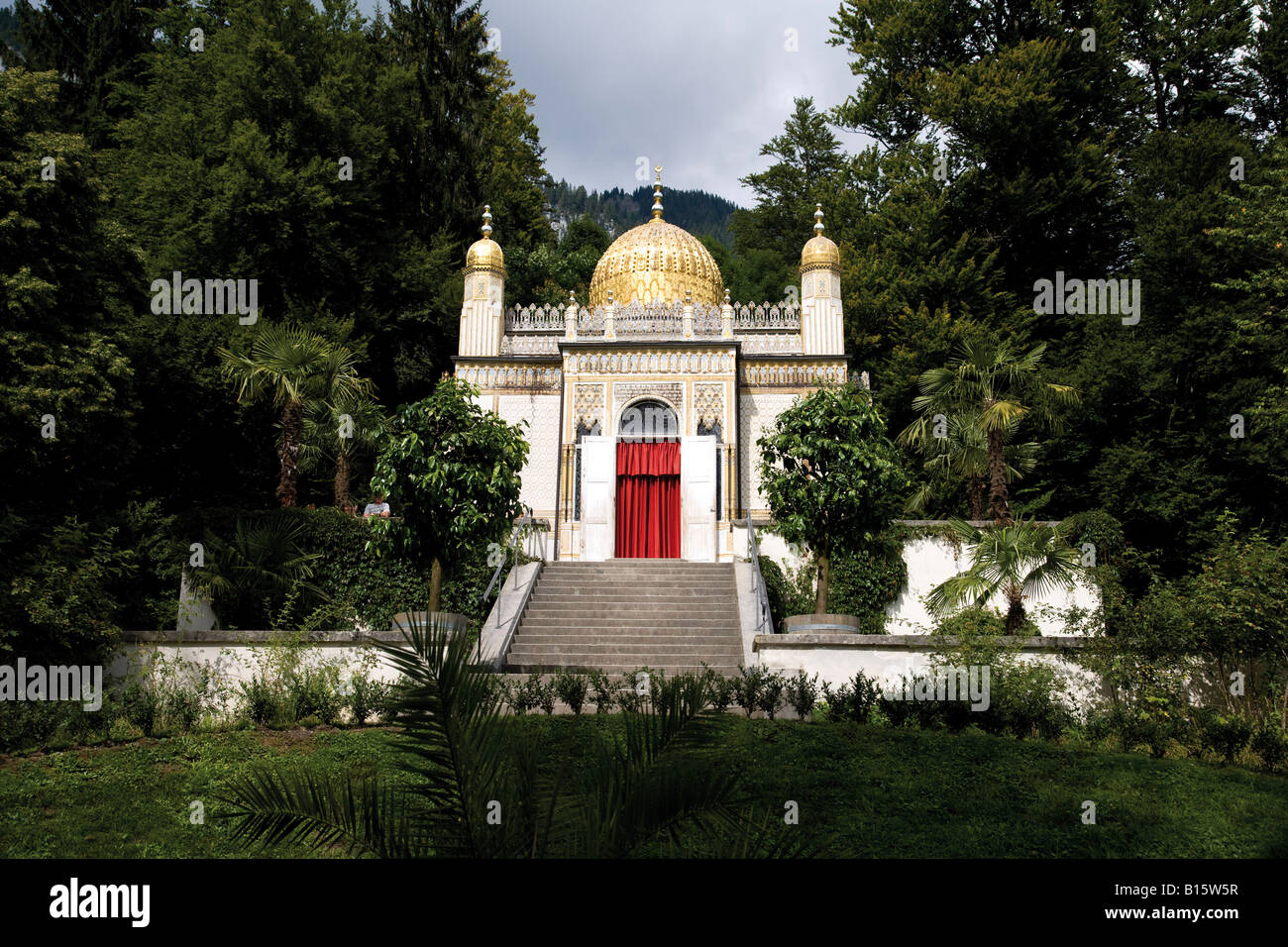 In Germania, in Baviera, Moresco Pavillon con cupola dorata presso il castello di Linderhof Foto Stock