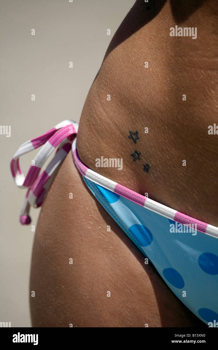Tatuaggi stella immagini e fotografie stock ad alta risoluzione - Alamy