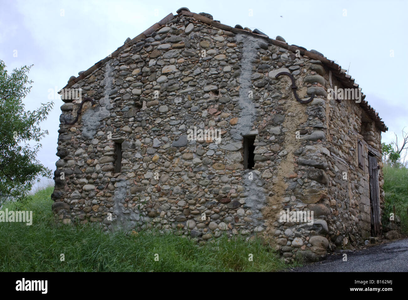 Vecchia casa in un villaggio in Provenza, in Francia, in Europa Foto Stock