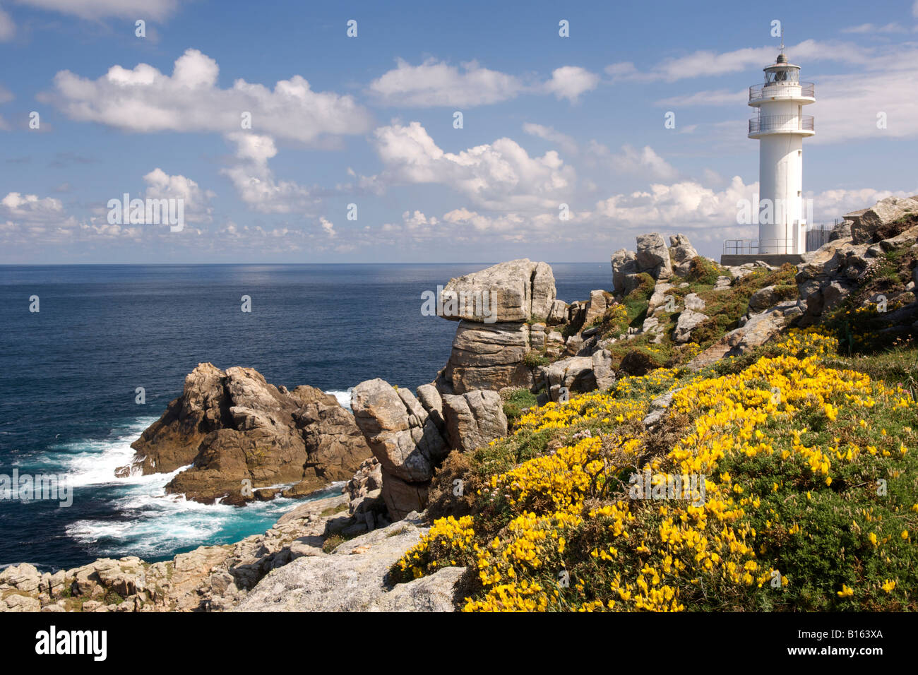 Il faro di Capo Touriñan sulla costa atlantica di A Coruña provincia della Spagna Galizia. Foto Stock