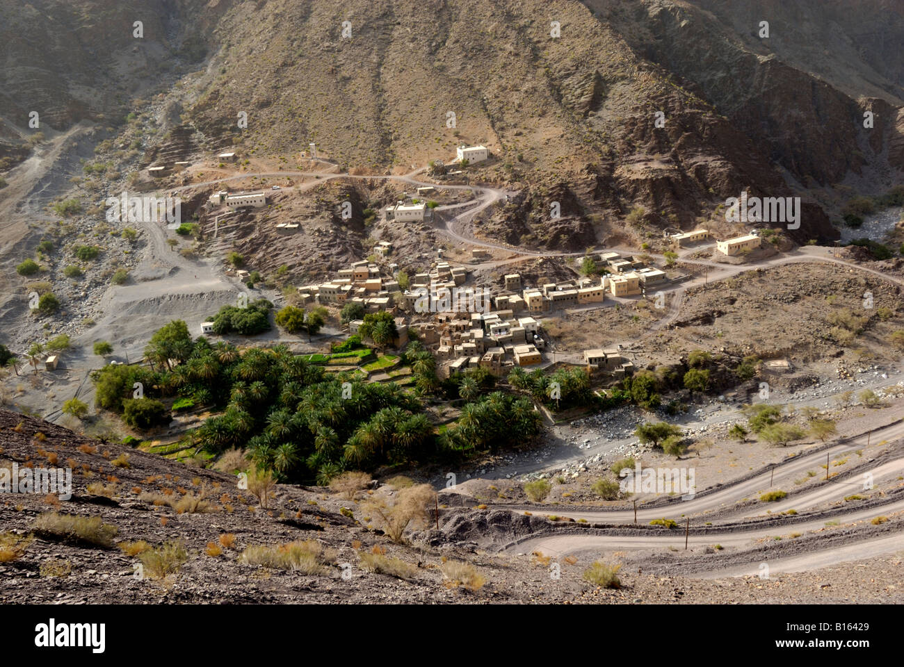 Il villaggio di Wasirat un'Rawageh, nel Wadi al Muaydin, Al Jabal al Akhdar massiccio, montagne Hajar, Sultanato di Oman Foto Stock