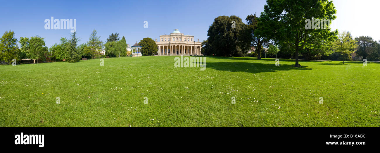 Il Regency Pittville Pump Room in Pittville Park, Cheltenham Spa, Gloucestershire Foto Stock