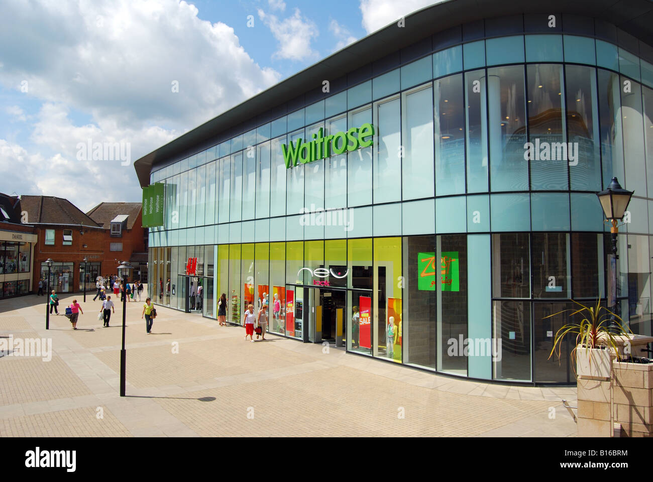 Il re Edoardo Corte Shopping Centre, Windsor, Berkshire, Inghilterra, Regno Unito Foto Stock