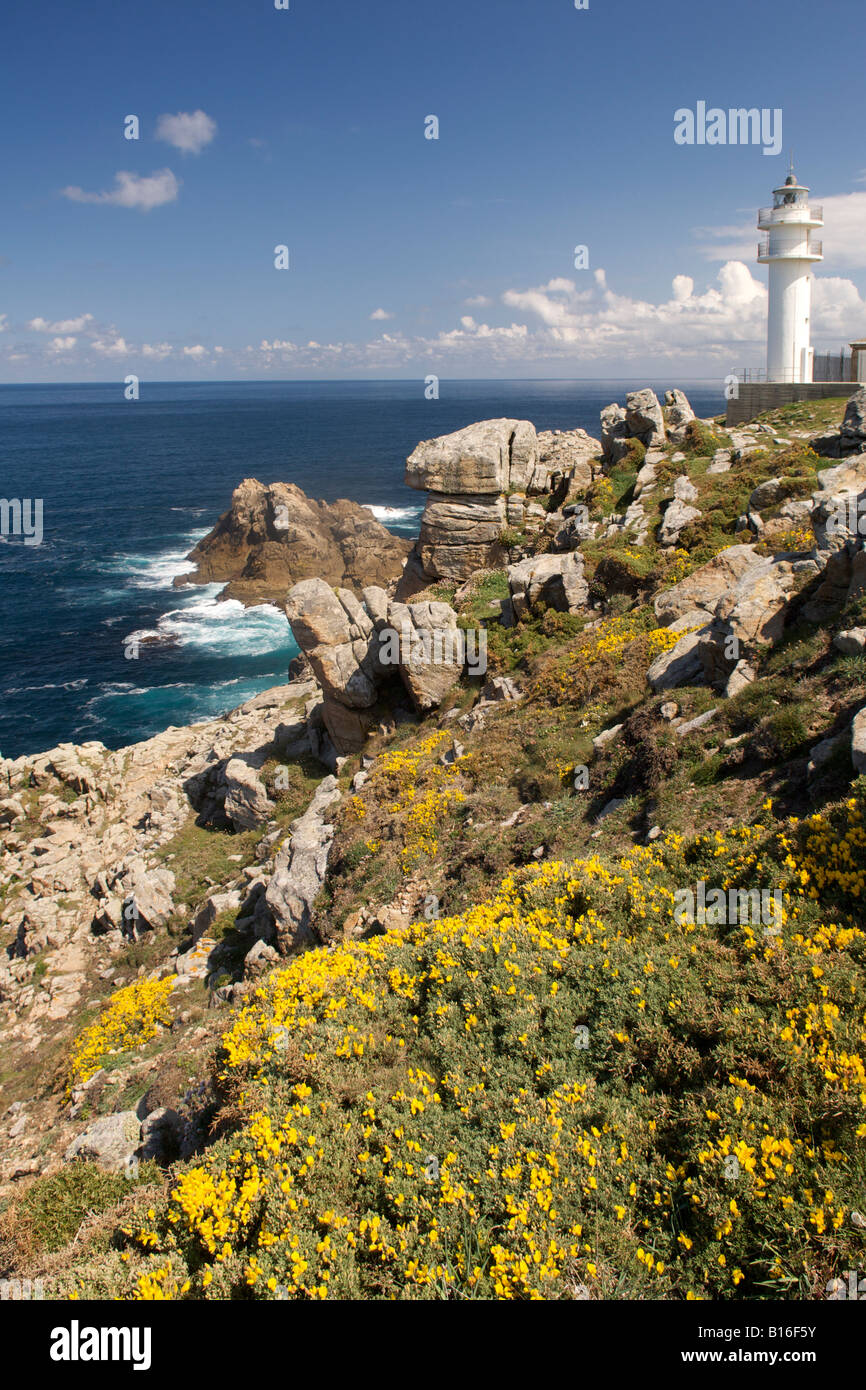 Il faro di Capo Touriñan sulla costa atlantica di A Coruña provincia della Spagna Galizia. Foto Stock