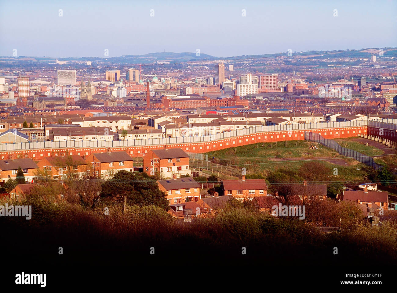 Belfast, Irlanda, linee di pace (le barriere di separazione) Foto Stock