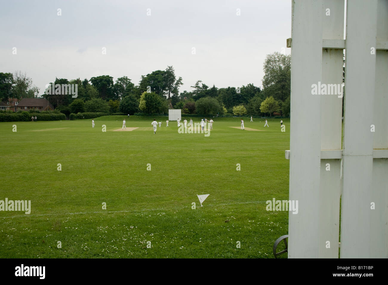 Persone Primavera Estate cricket marlow pavilion bianchi Foto Stock