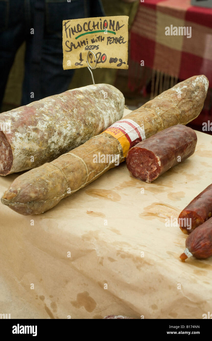 Salsicce, salami,etichetta,mercato alimentare, etichetta, prezzo Foto Stock