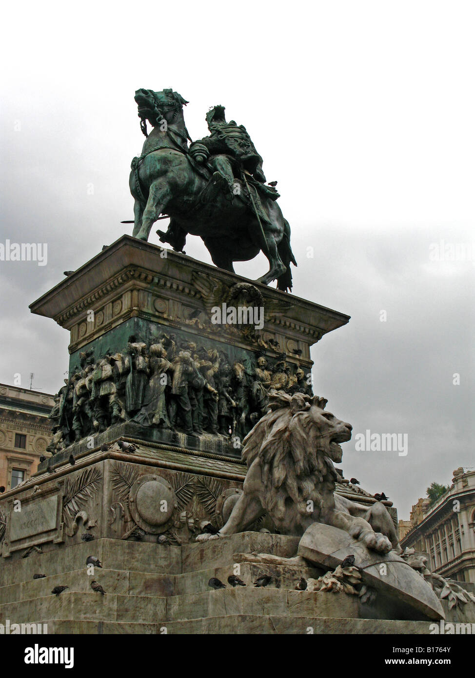 Vittorio Emanuele II monumento in Piazza Duomo Milano Foto Stock