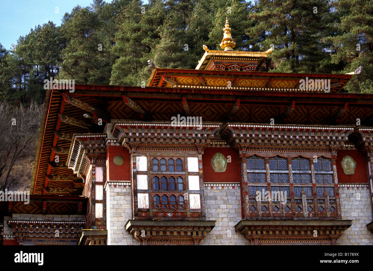 Il Bhutan Jakar Bumthang Valley Kurjey Lhakhang monastero parte anteriore Foto Stock