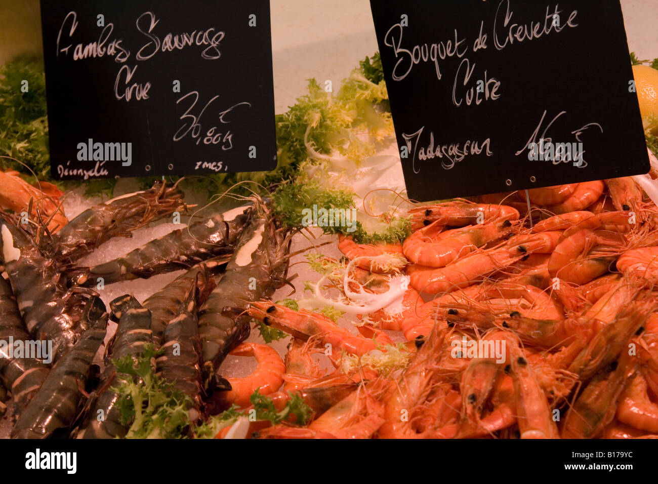 Display sul mercato del pesce in Piazza Richelmi, Aix en Provence, Francia meridionale. Foto Stock