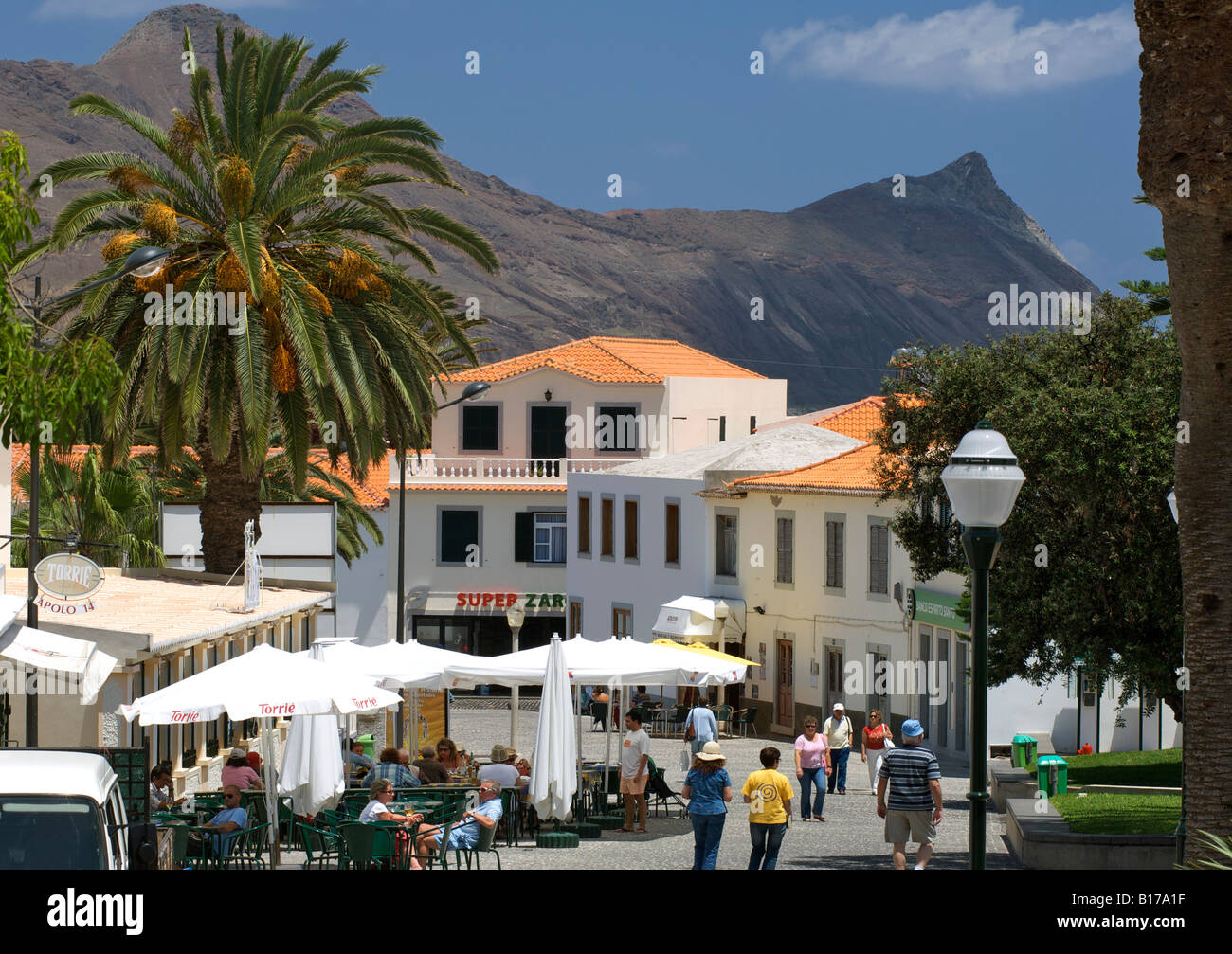 La cittadina di Vila Baleira nell'Atlantico portoghese isola di Porto Santo. Foto Stock