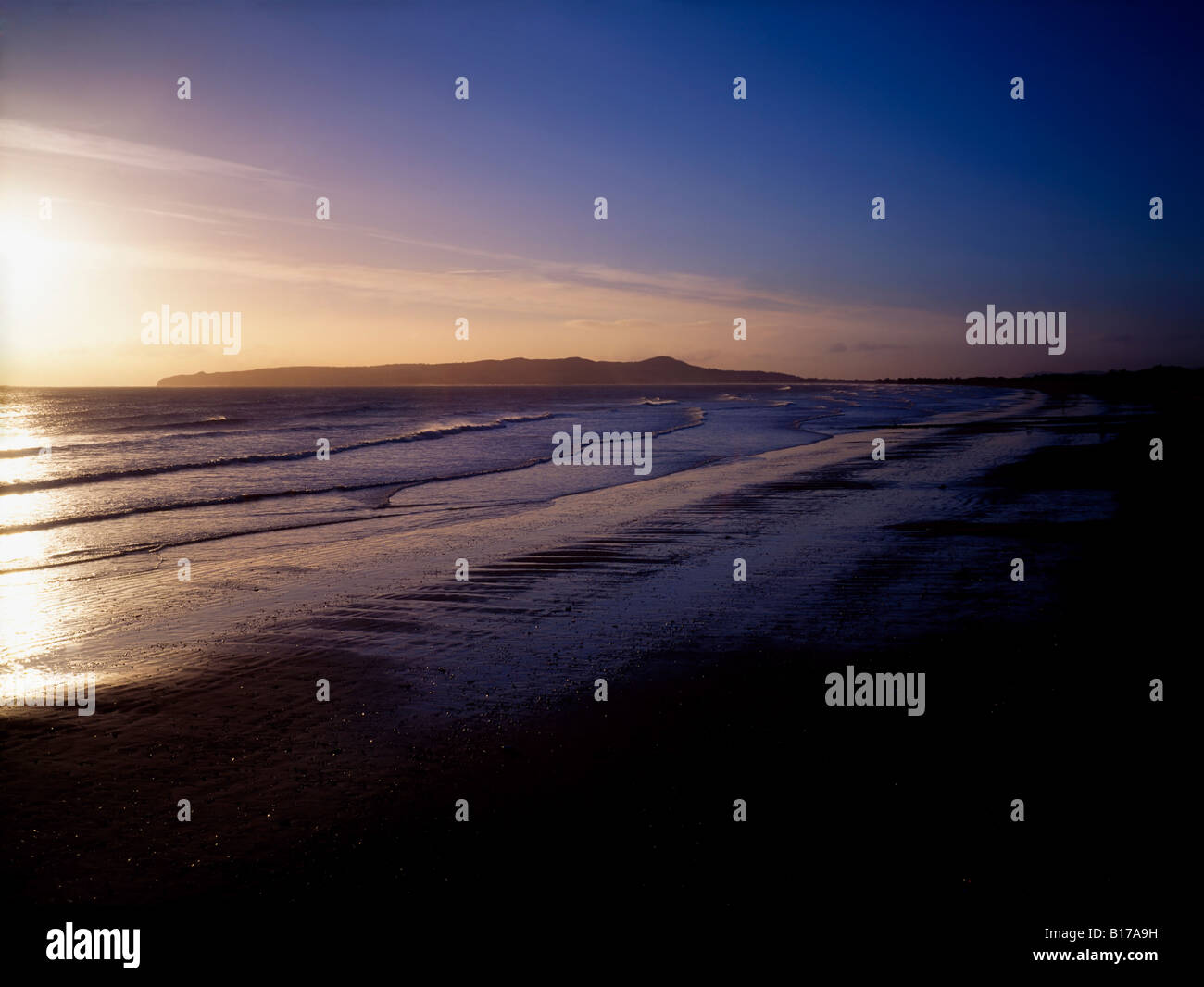 Spiaggia di Malahide e Howth Head di sunrise, Co Dublin, Irlanda Foto Stock