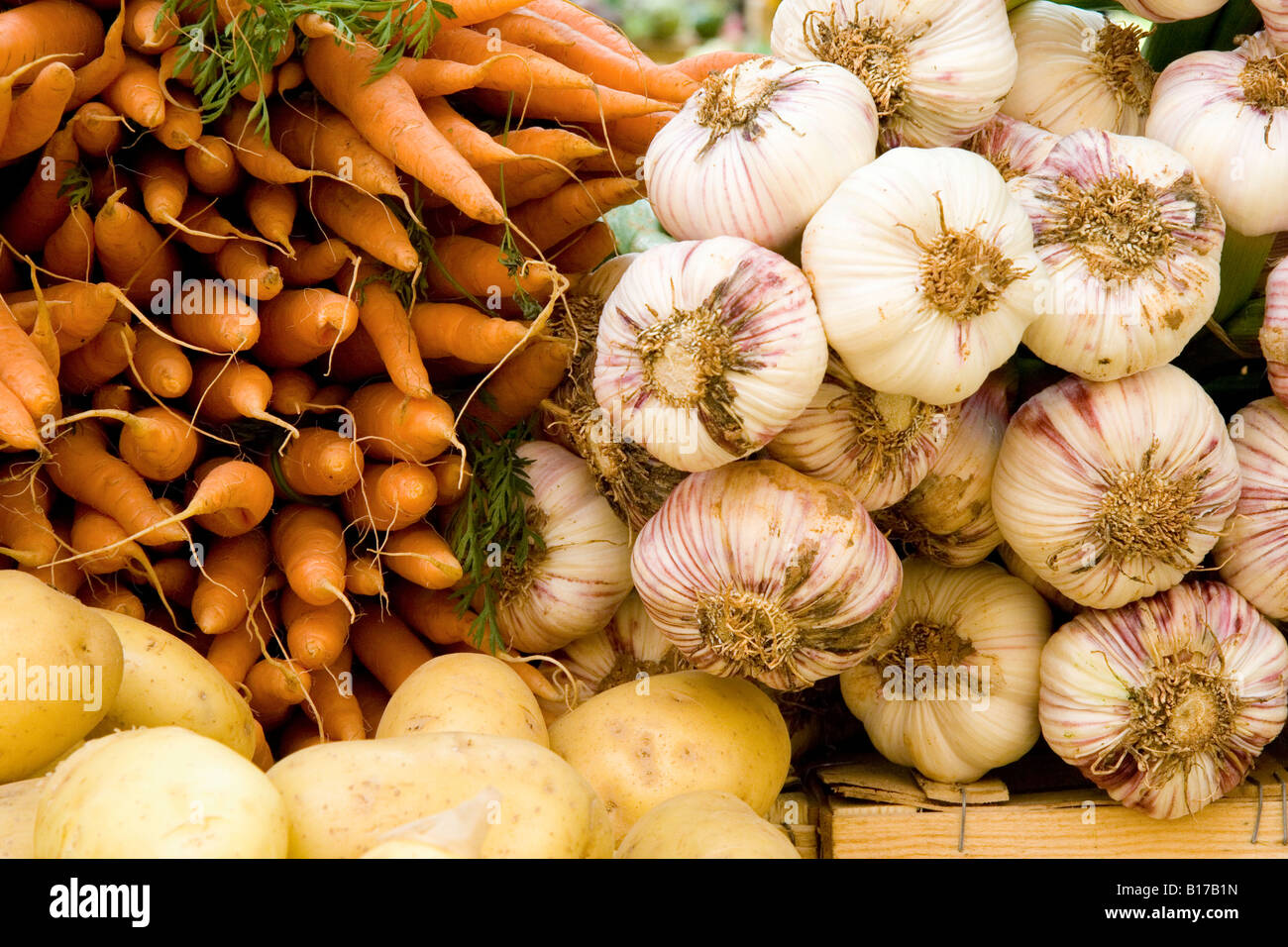 Mercato ortofrutticolo in Piazza Richelmi, Aix en Provence, Francia meridionale. Foto Stock