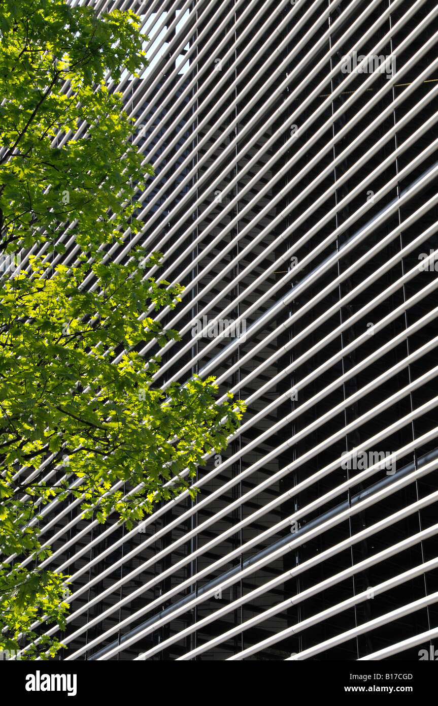 Londra di architettura moderna facciata di rivestimento sul blocco di ufficio Foto Stock