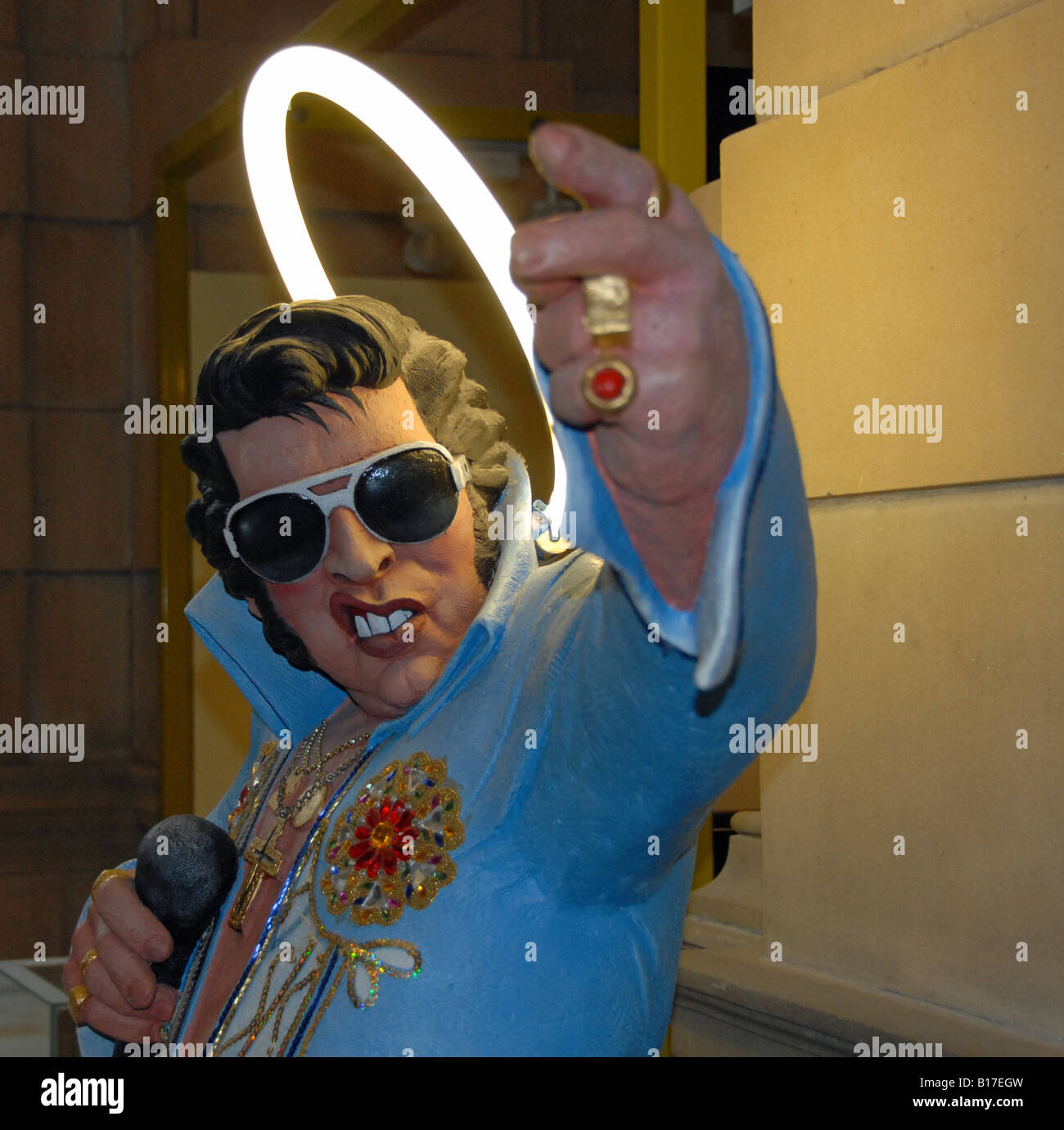 Elvis il re con alogeno Foto Stock