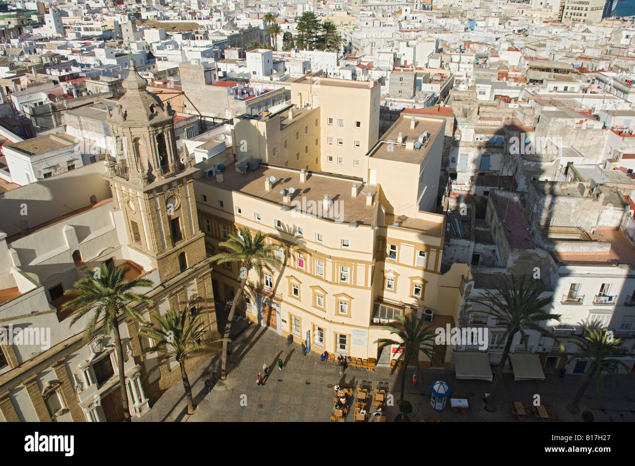 Vista di Plaza de la Catedral da la Torre Campanaria. La cattedrale di Cadice. Cadiz, Spagna. Foto Stock