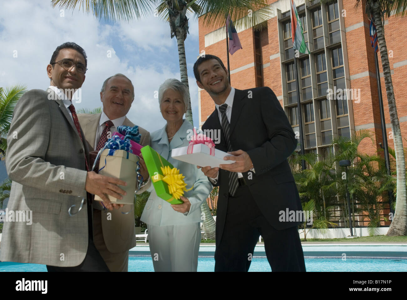 Imprenditori ispanica holding doni Foto Stock